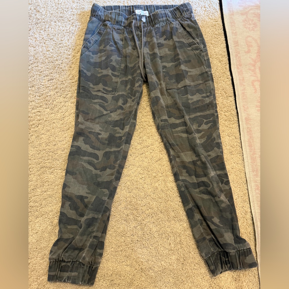Bella Dahl Camo Joggers